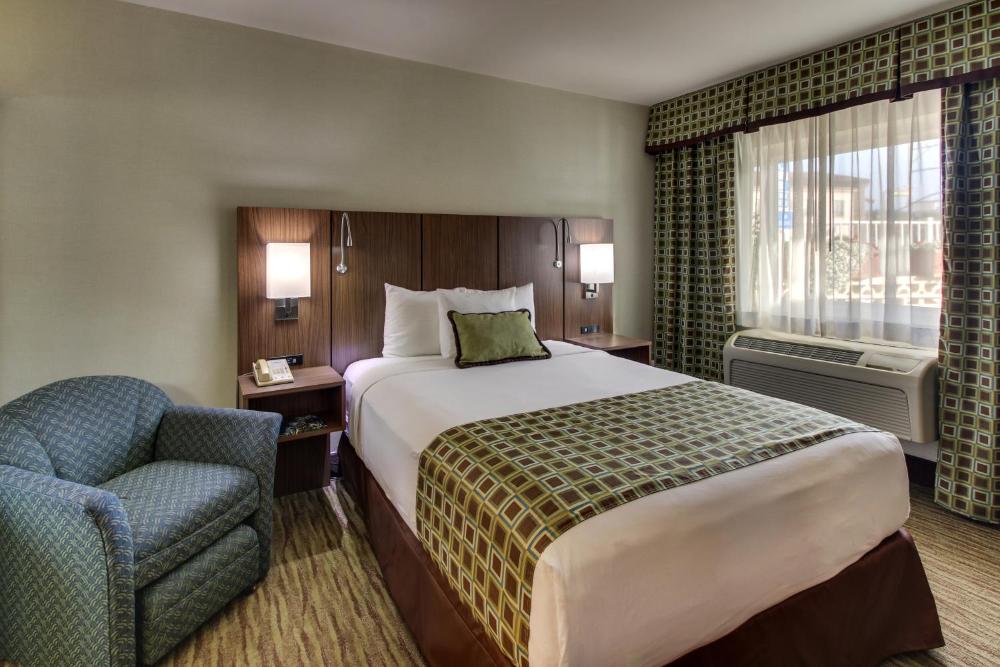 Queen Room- Accessible Non-Smoking interior